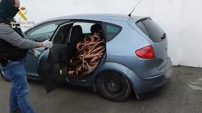 Cable de cobre robado en el interior de un vehículo