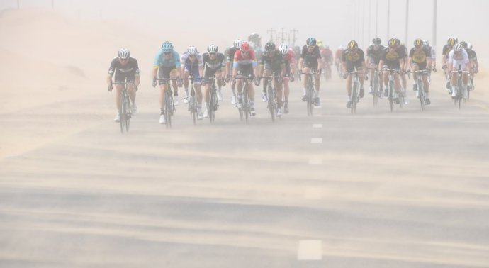 Tempesta de sorra en el Tour de Dubai