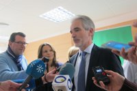 El consejero de Salud pide "generosidad" para cerrar "entre todos" el mapa sanitario de Granada