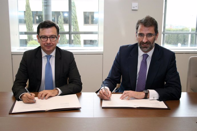 El vicepresidente del BEI, Román Escolano, y el c. Delegado de REE, Juan Lasala
