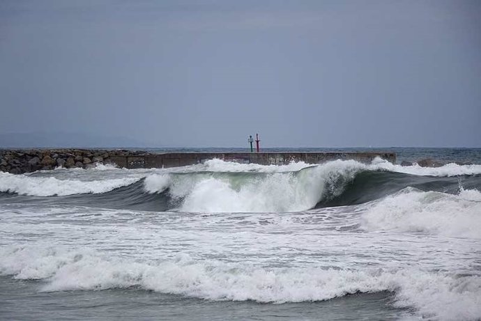 Olas, temporal, frío, lluvia, mar