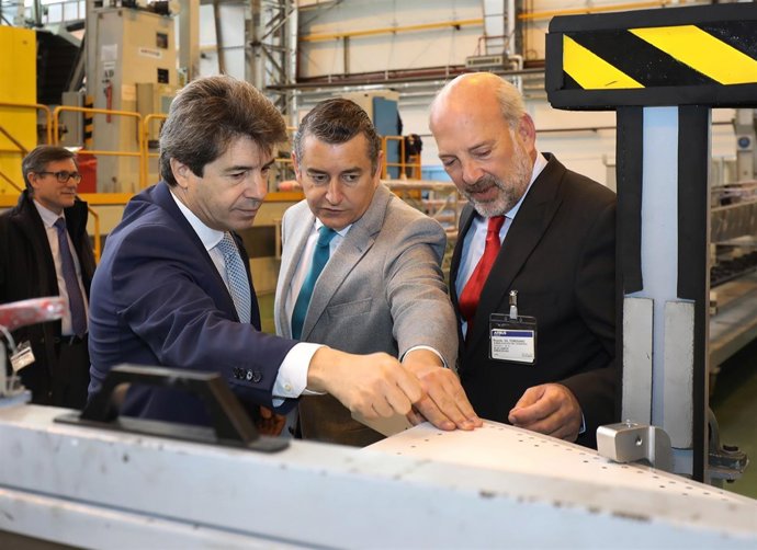 El delegado del Gobierno en Andalucía, Antonio Sanz, visita Tablada, de Airbus
