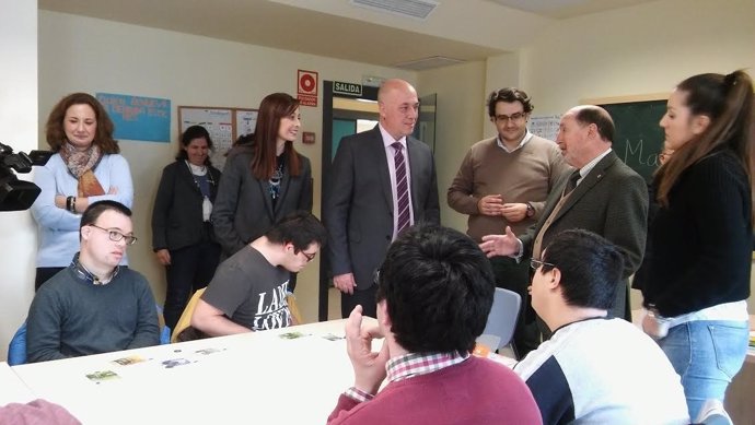 Ruiz (centro), junto a Cañete, durante su visita a Down-Córdoba