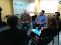 Tellado ve en Santiago "un ejemplo del fraude de las mareas" y cree que Hernández será "un gran alcalde"