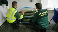 Detenidos tres hombres en Sagunto por esconder 20 kilos de marihuana en el doble fondo del maletero