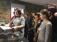 Colectivos LGTBI registran en el Parlamento un borrador para una Ley gallega de identidad de género