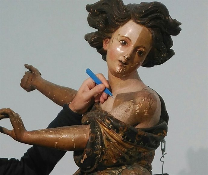 Figura restaurada en la antigua iglesia de San Luis.