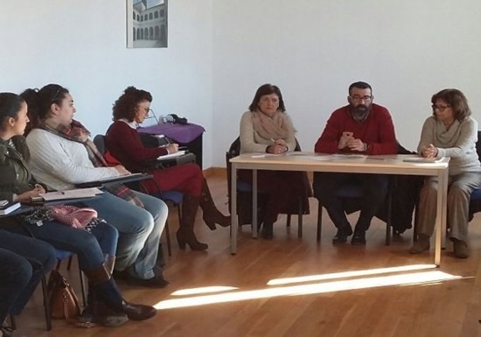 Pizarro en reunión sobre los Puntos de Información al Consumidor