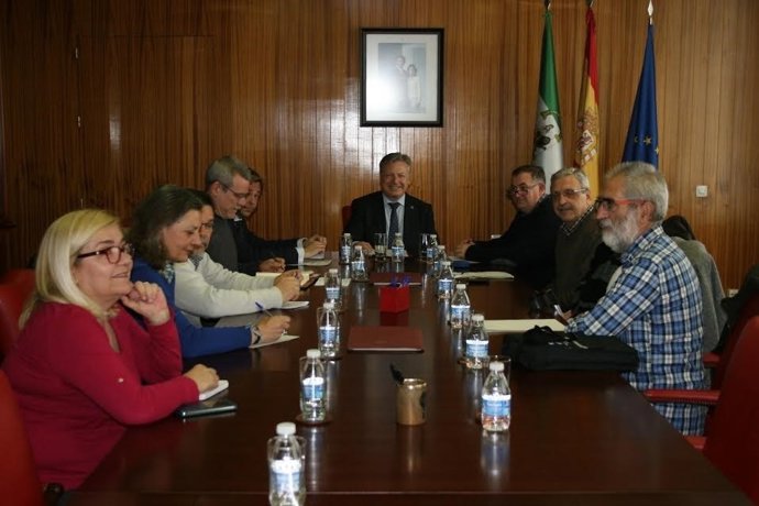 Primo Jurado (centro), con la Federación de AAVV Al Zahara