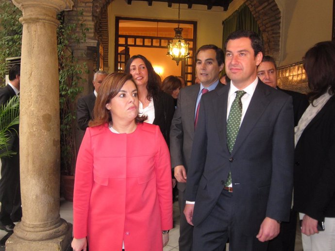 Soraya Sáenz de Santamaria junto a Juanma Moreno