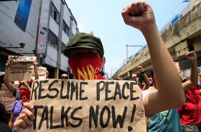 Protesta para pedir conversaciones de Filipinas con los maoístas rebeldes
