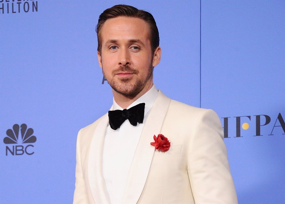 Ryan Gosling uno de los hombres al que le sienta fenomenal los trajes./ Cordon