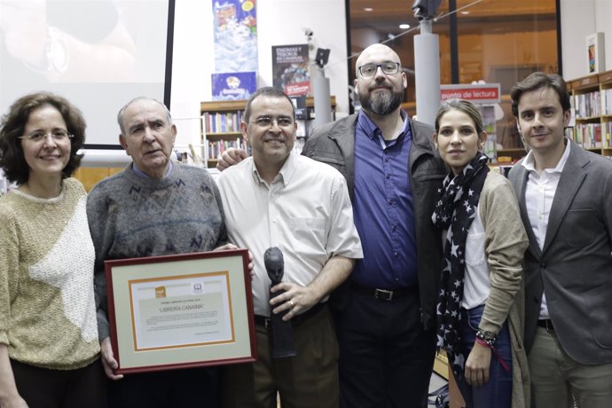 Comunicado De Prensa: Entrega Del Premio Librería Cultural 2016 A Canaima