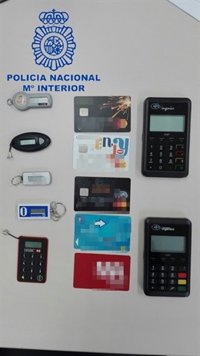 Detenidos dos hombres y dos mujeres en Valencia por robar carteras a turistas mientras sacaban dinero del cajero