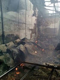 Un herido en un incendio en una nave de cosméticos del polígono de Aldaia