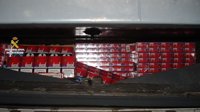 Intervenidas en La Línea (Cádiz) 15.000 cajetillas de tabaco de contrabando en el doble fondo de un furgón