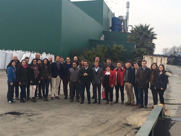 Nota Y Foto De La Junta Valdivielso Visita Empresa Renean