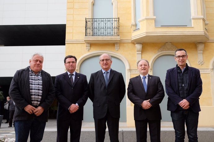 Alcaldes del Camp de Tarragona con el presidente de Repsol, Antonio Brufau