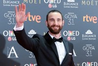 El besazo de Dani Rovira y Karra Elejalde y otros grandes momentos de los Premios Goya