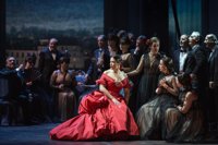 Una Traviata de alta costura trae al Palau de les Arts a Valentino y a la Reina Sofía