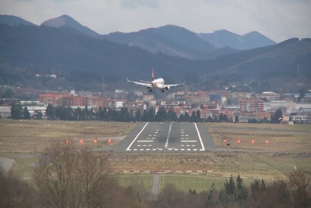 Un avió aterriza en Bilbao