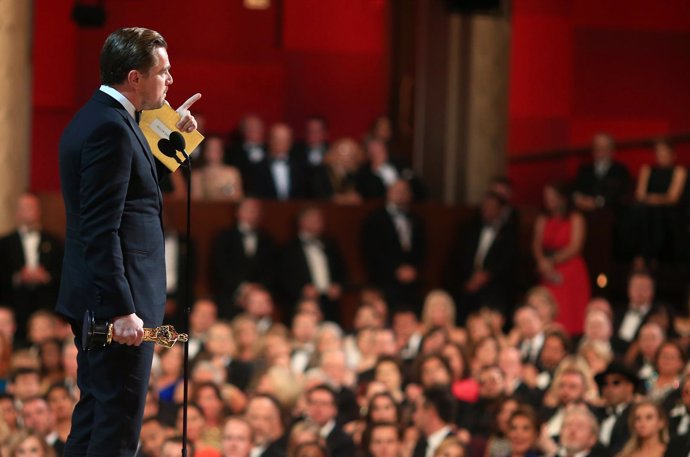 Leonardo DiCaprio gana Mejor actor en los Oscar 2016
