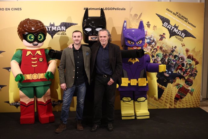 Photocall con José Coronado  y Claudio Serrano por Batman. La Lego película