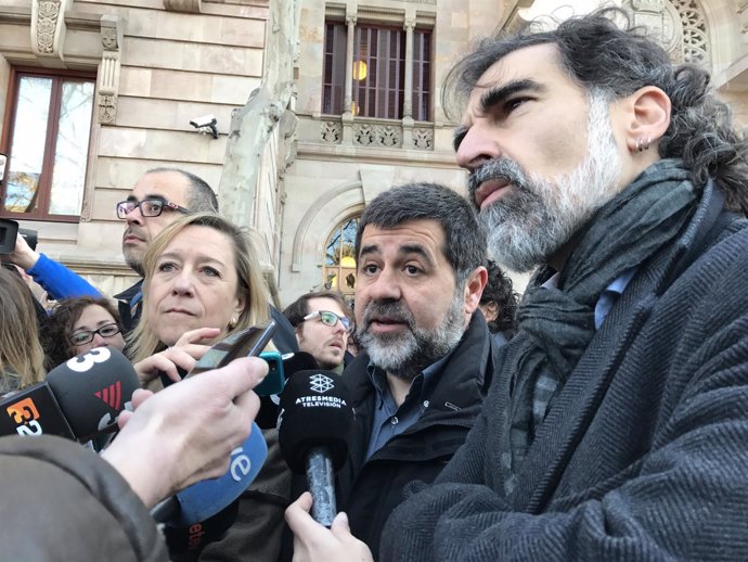 Neus Lloveras (AMI), Jordi Sànchez (ANC) y Jordi Cuixart (Òmnium)