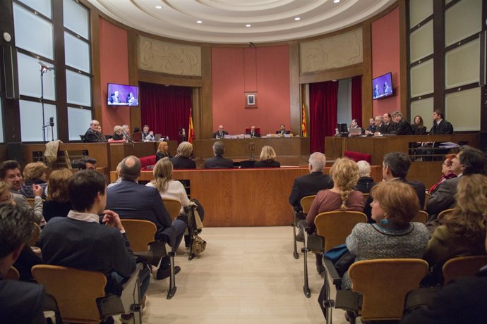 Vista de la sala del TJSC on es jutja A. Mas per la consulta del 9N 
