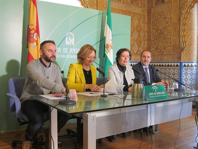 La consejera de Agricultura, Carmen Ortiz, presenta Fruitlogística