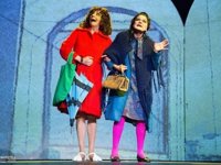 Maruxa y Coralia, 'As Marías', vuelven a recorrer las calles de Santiago esta semana gracias a la obra 'Voaxa e Carmín'