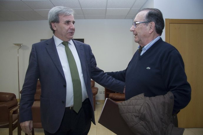 De la Sierra se reúne con el presidente de la Casa de cantabria en Navarra