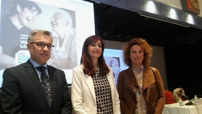 Cañete, entre Marcelo y López, durante la presentación de convocatorias