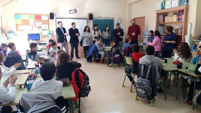 Hila con los alumnos del CEIP Camilo José Cela