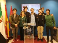 Seis jóvenes cacereños atravesarán con un coche antiguo el desierto del Sáhara en un rally solidario