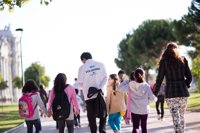 El compromiso social de adultos, condicionado por las clases extraescolares de jóvenes