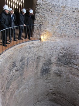  Visita Del Alcalde Al Pozo De Las Nieves De Salamanca.                      
