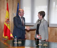 De Guindos y Tapia se comprometen a colaborar para impulsar la industria