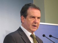 Abel Caballero invita a todos los alcaldes del PSOE a escuchar a Susana Díaz en Madrid porque "tiene mucho que decir"