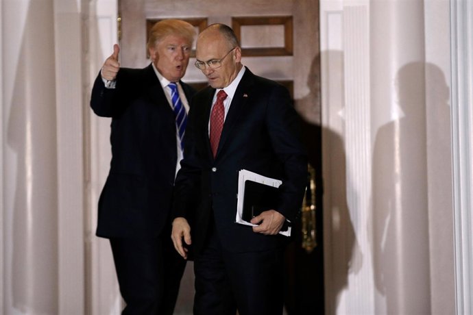 Donald Trump y Andy Puzder, candidato a secretario de Trabajo