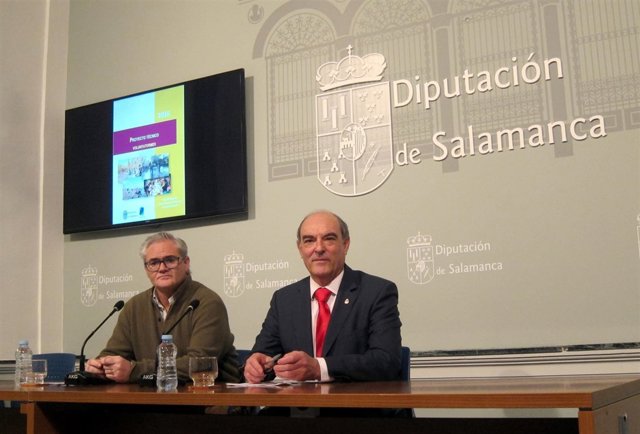 El diputado  y el representante de la Fundación Tormes.                         