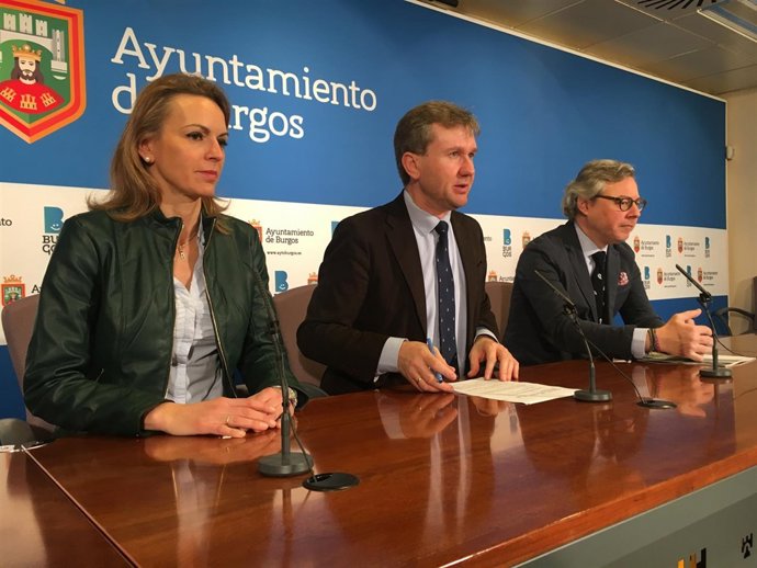  Lorena De La Fuente, Javier Lacalle Y Marco Rico.