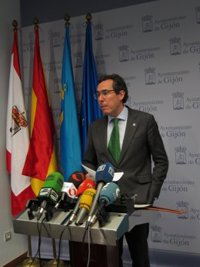 Couto (Foro) afirma que estudiarán todas las propuestas de los grupos para que la Renta Social sea un éxito