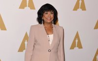 La presidenta de la Academia de Hollywood denuncia que Trump "hace que los artistas se conviertan en activistas"
