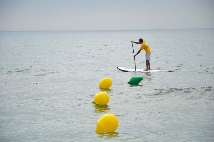 Paddel Surf en la playa de fuengirola (Málaga) deporte náutico