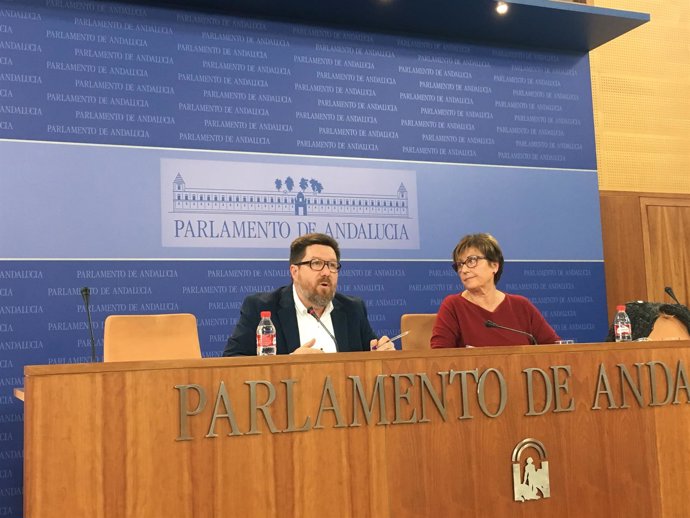Marisa Bustinduy y Rodrigo Sánchez Haro en rueda de prensa