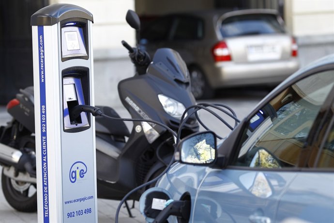 Coche eléctrico, enchufe, motor, vehículo, híbrido, sostenibilidad, transporte