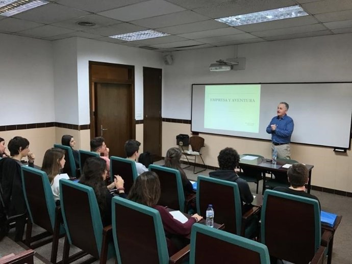 Sessió del programa d'emprenedoria de la UAO CEU