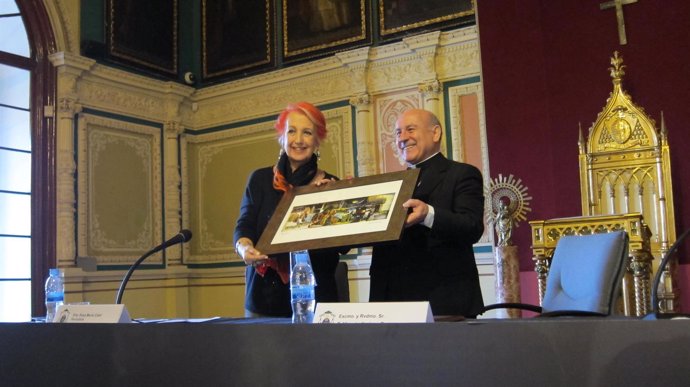 Rosa María Calaf recibe el premio Comunicar en Valores de Arzobispado Zaragoza