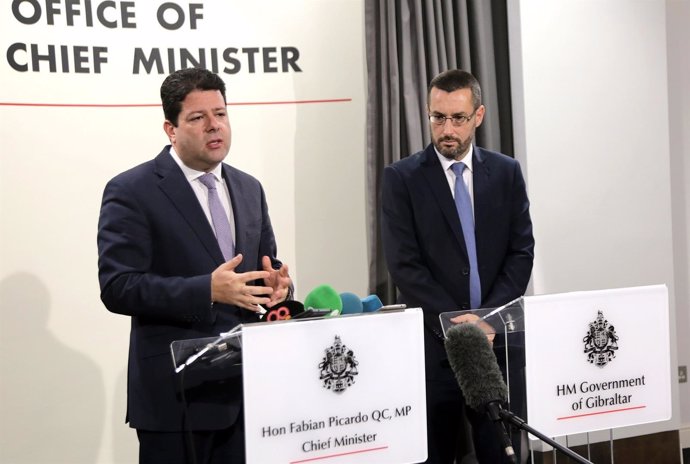 El ministro princial de Gibraltar se reúne con el alcalde de La Línea